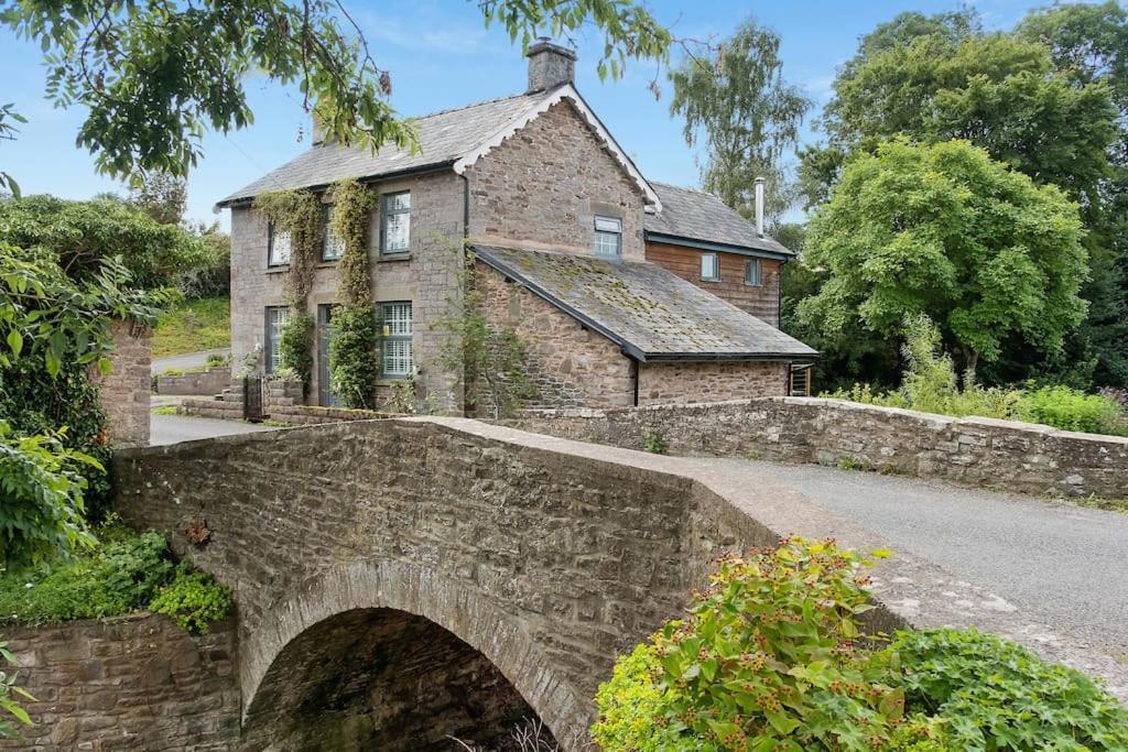 Luxury Cottage Near Hay-On-Wye Llanigon Exterior photo